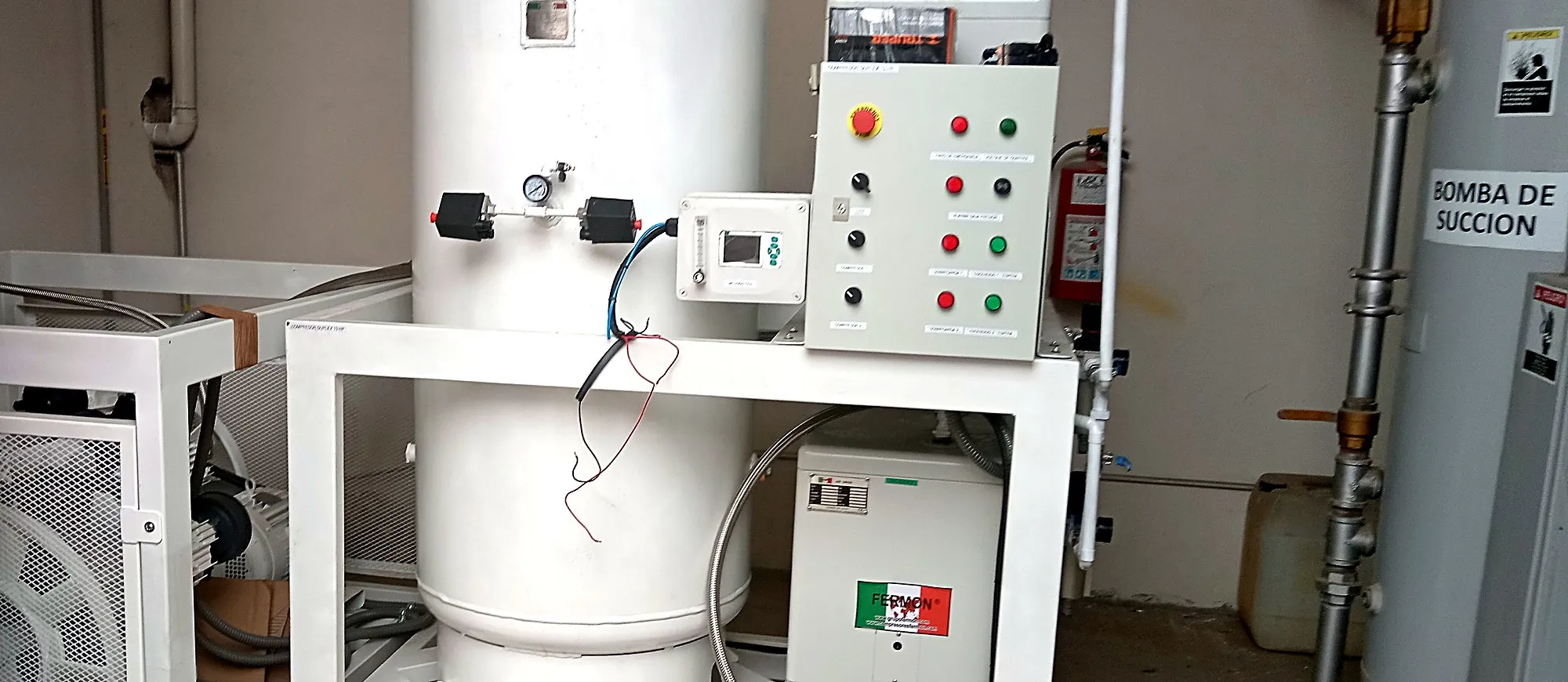 Planta de aire grado médico instalada y operando en el cuarto de máquinas